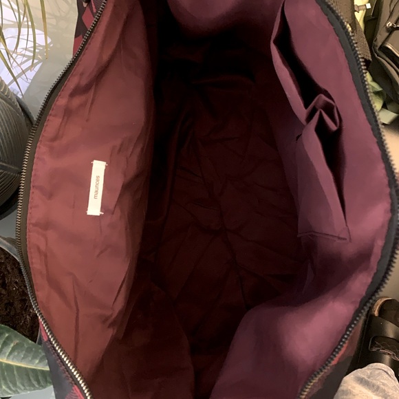 Large Red and Black Checkered Tote/Duffel Bag. - Picture 2 of 2